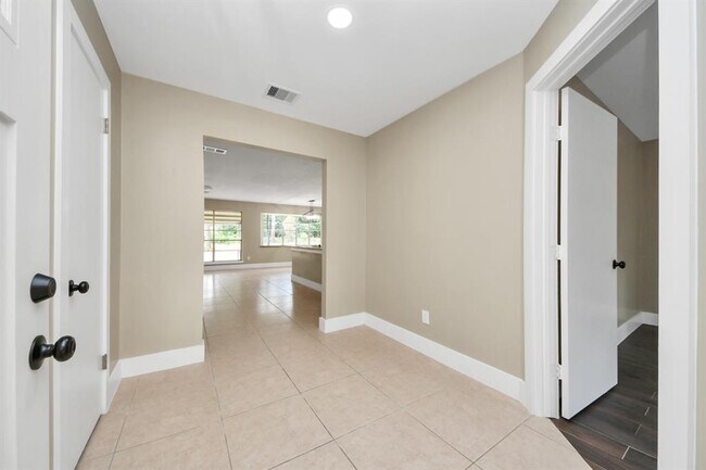 Building Photo - 11811 Campos Dr
