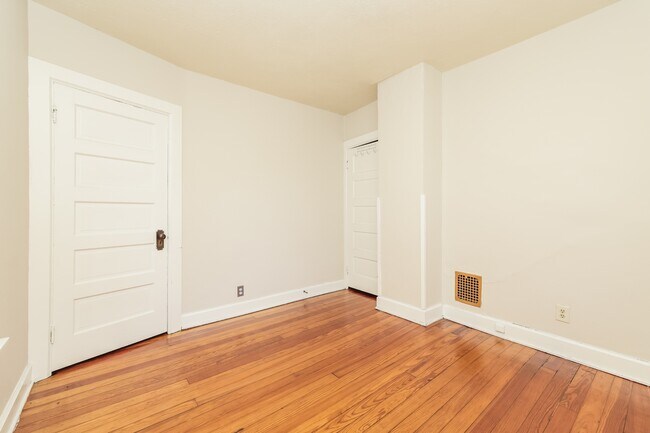 Building Photo - 920 E Stewart St