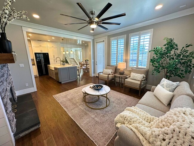 Building Photo - Stunning 4 Bedroom, 2.5 Bath Lawrence Ranch Home With Solar