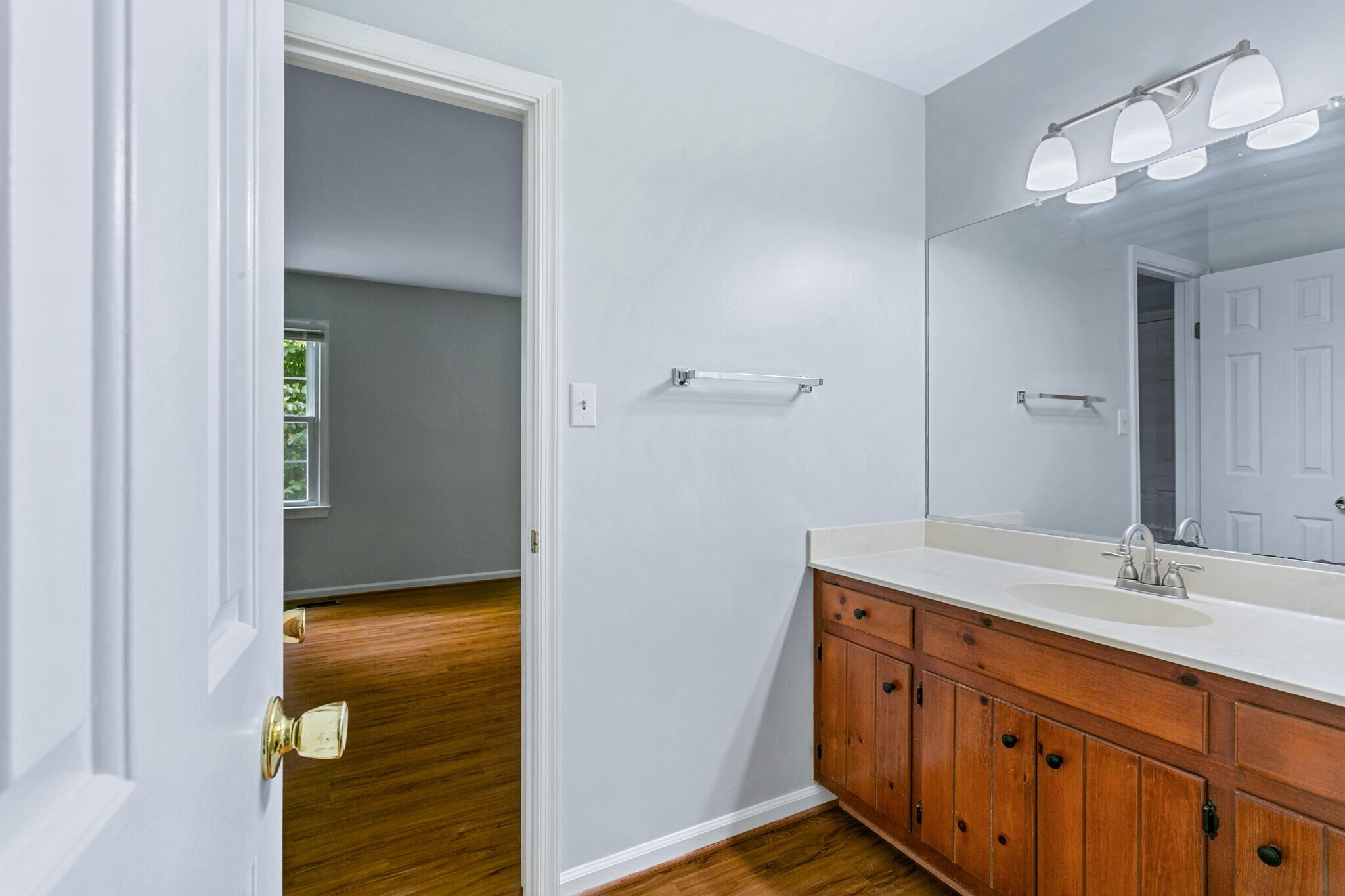 Large Bathroom with separate sink and shower area - 117 Wellesley Dr