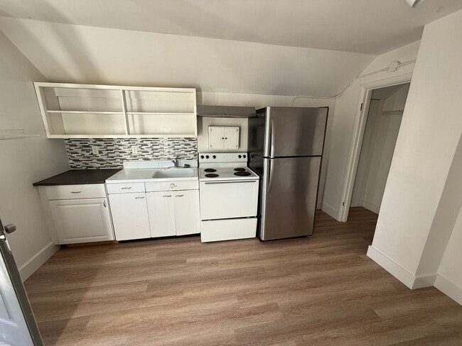 Building Photo - 316 E Peach St