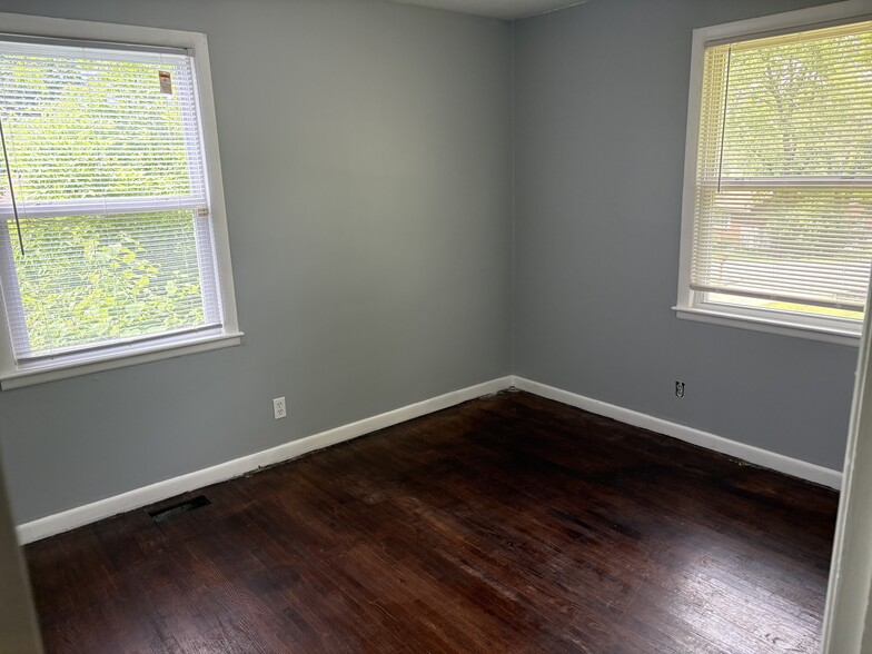 Building Photo - 2405 Ridgeland Dr