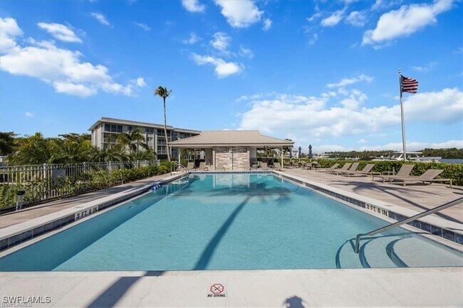 Building Photo - 309 Goodlette-Frank Rd