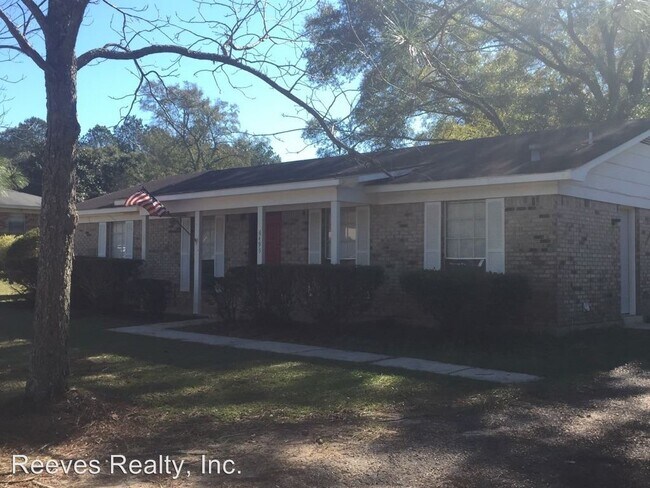 Building Photo - 3 br, 2 bath House - 6495 Fairoak Dr. So.