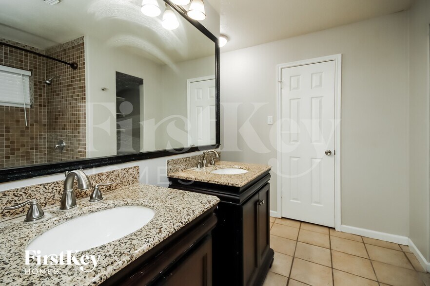 Building Photo - 2210 Dublin Dr