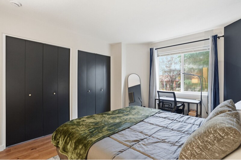 Building Photo - 10 SE 105th Ave