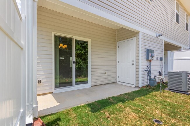 Building Photo - 3BR Townhome, Brand New - Simpsonville