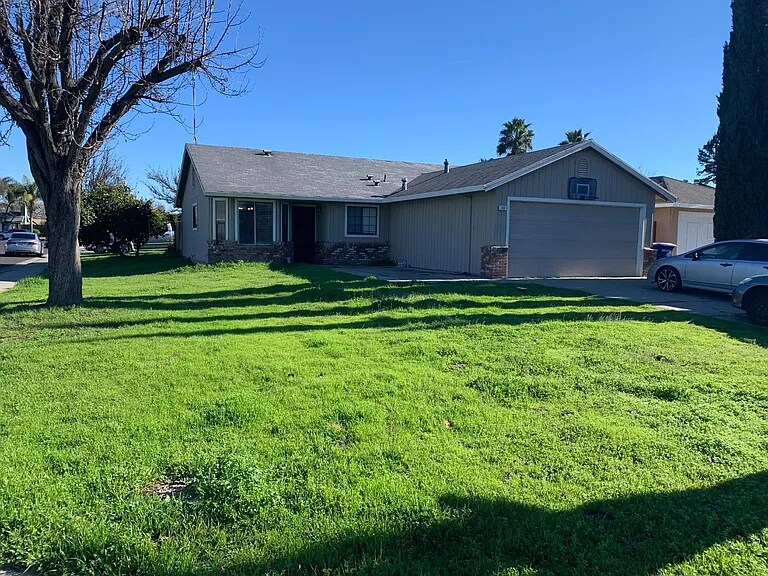Primary Photo - 700 Lacross Ct