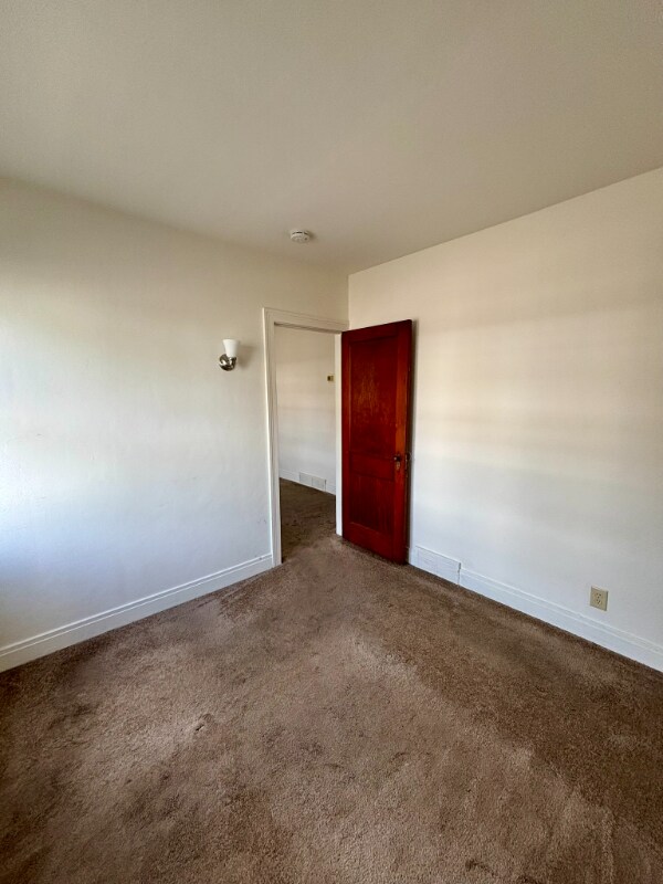Building Photo - 91 Laverack Ave