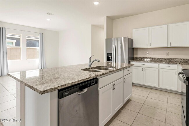 Building Photo - 18461 N Los Gabrieles Way