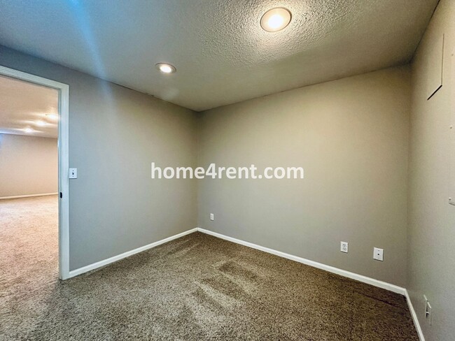 Building Photo - Beautiful Overland Park Home in Blue Valle...