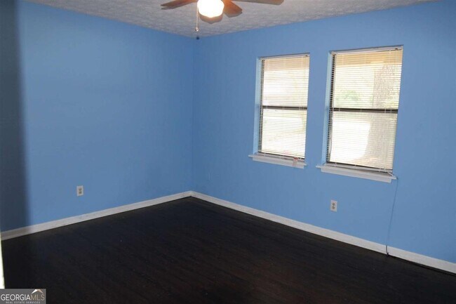 Building Photo - 105 Bristle Cone Ct