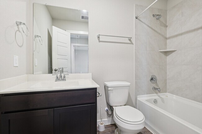 Building Photo - 920 Gentle Moss Dr
