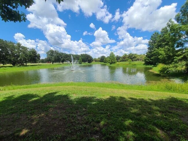 Building Photo - 5903 Willow Ridge Dr