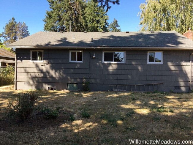 Building Photo - Charming Updated 3 Bedroom Home with A/C, Garage & Fenced Backyard in South Salem