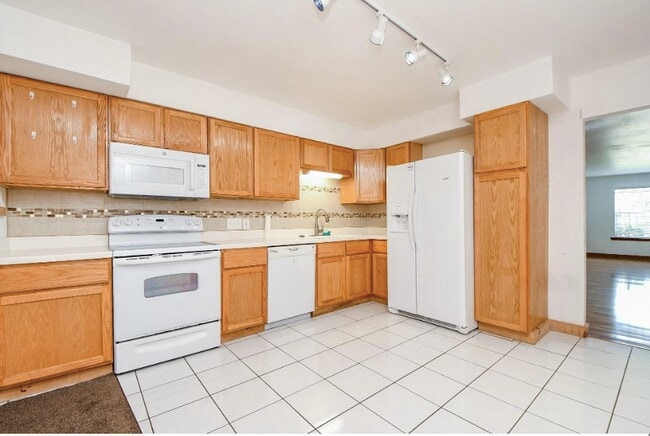 Building Photo - 7233 Beechnut St