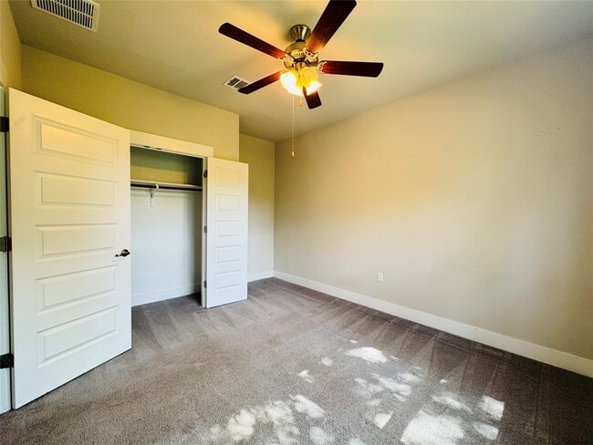 Building Photo - 9801 McKnight Lp