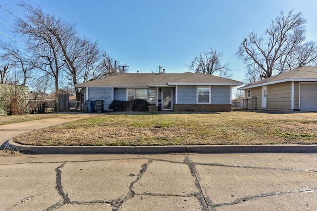 Building Photo - 2144 Pearson Dr