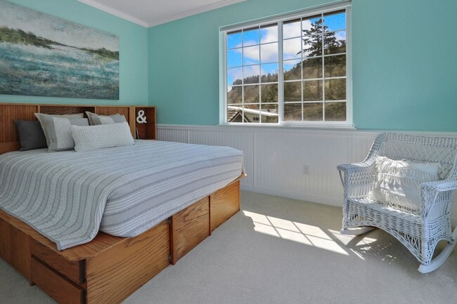 Building Photo - Spectacular Water Front Home With a Short Term  Lease to Start!