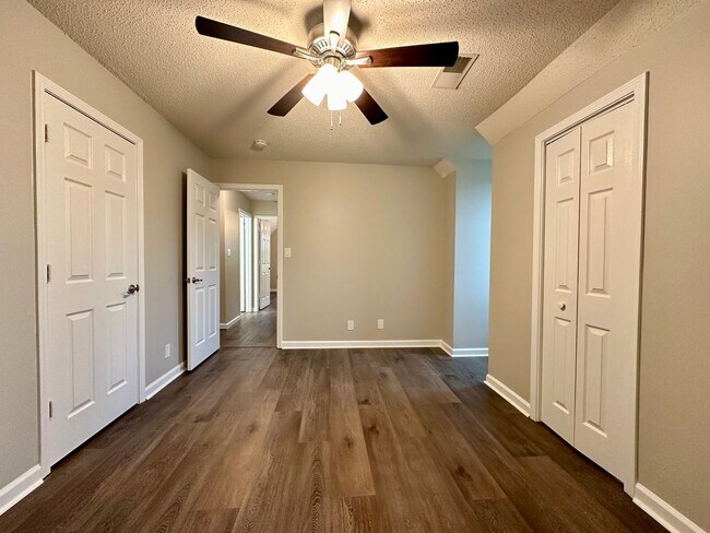 Building Photo - Stunning Single-Family Home with Plenty of...