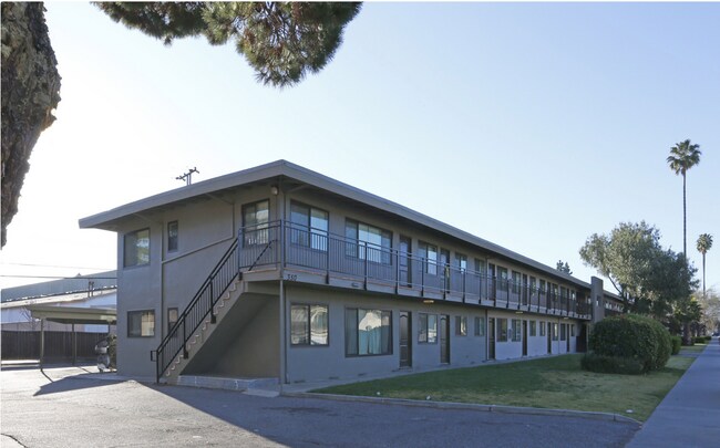 Building Photo - 350 Dunster Dr
