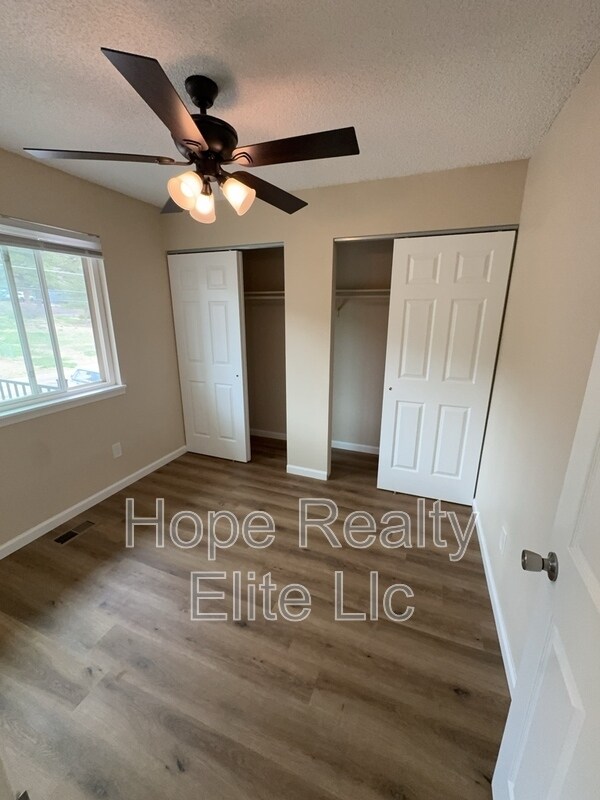 Building Photo - 1227 N Chestnut St