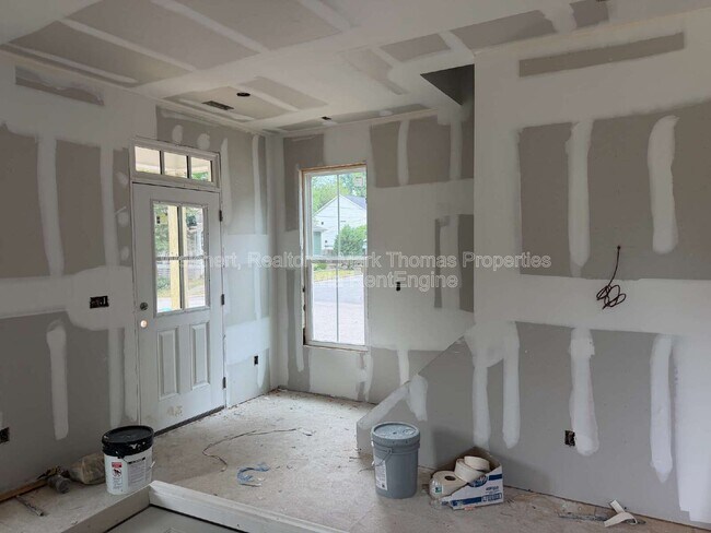 Building Photo - 1203 Fern St