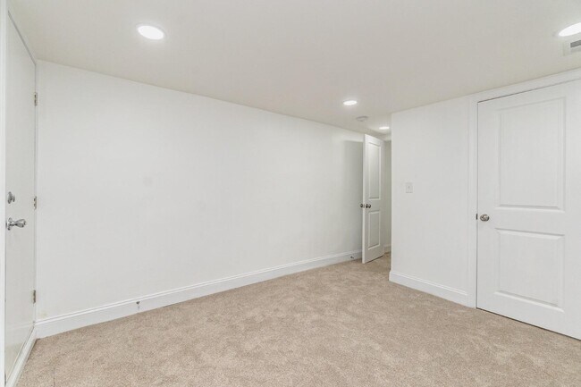 Building Photo - 727 N Collington Ave
