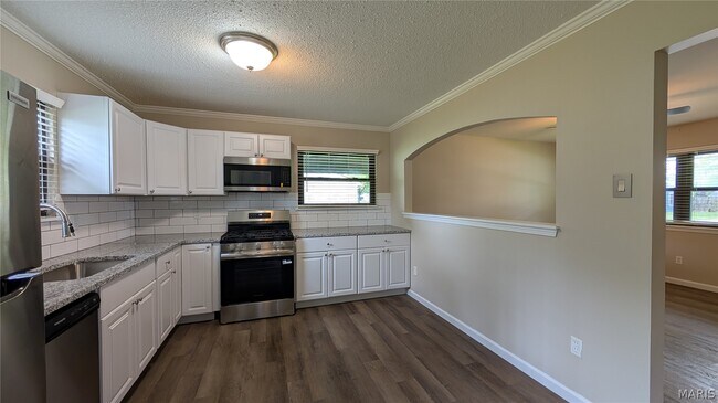 Building Photo - 809 Jacobs Ln