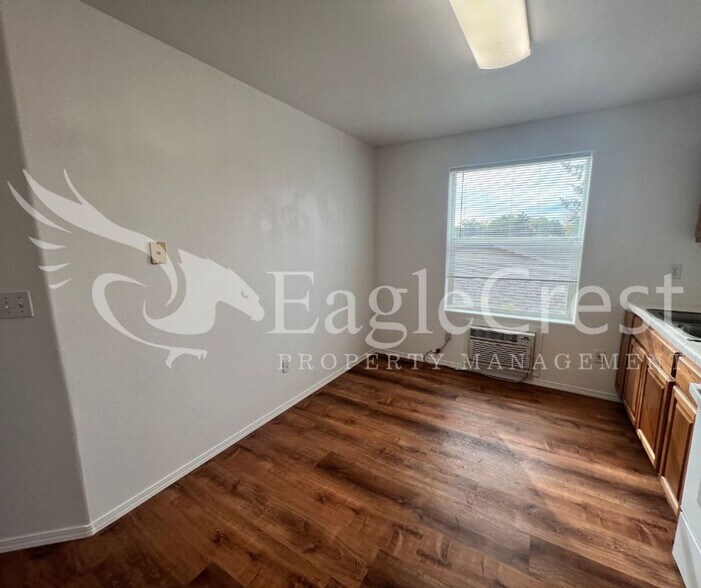 Building Photo - 706/708SCollege