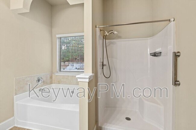 Building Photo - 1023 Iris Glen Dr