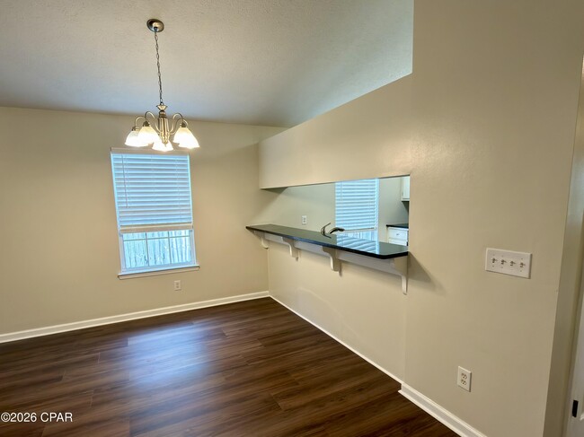 Building Photo - 425 Dolphin Dr