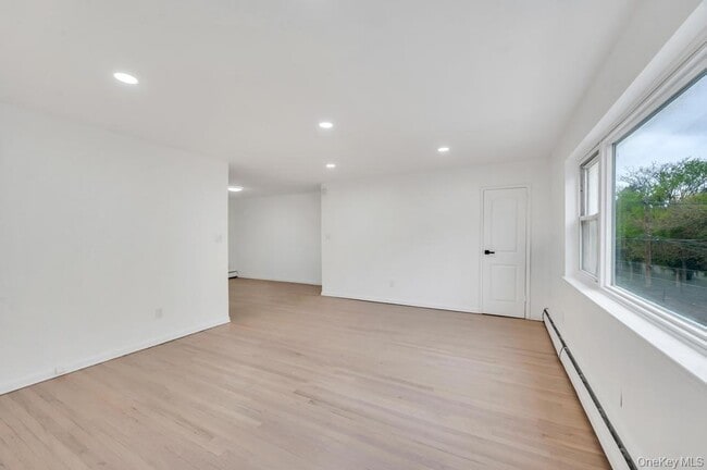 Building Photo - 74-16 85th Rd