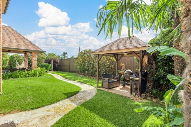 Building Photo - PRIVATE OASIS IN GATED COMMUNITY