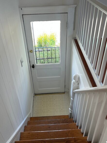 Stairs - 704 Blenheim Ave