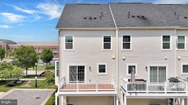 Building Photo - 7049 Banbury Dr