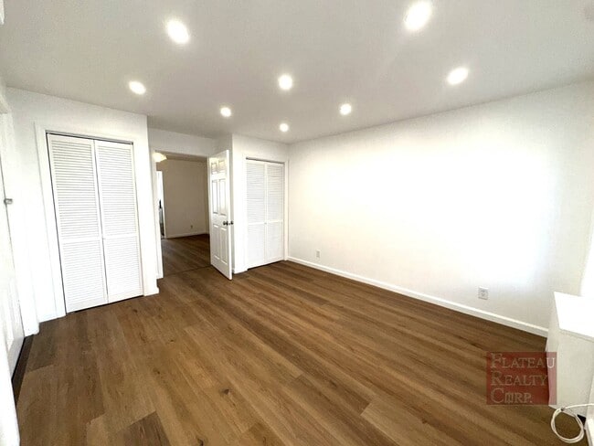 Building Photo - 364 Marion St