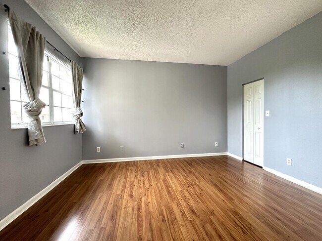 Building Photo - 640 Cypress Club Way