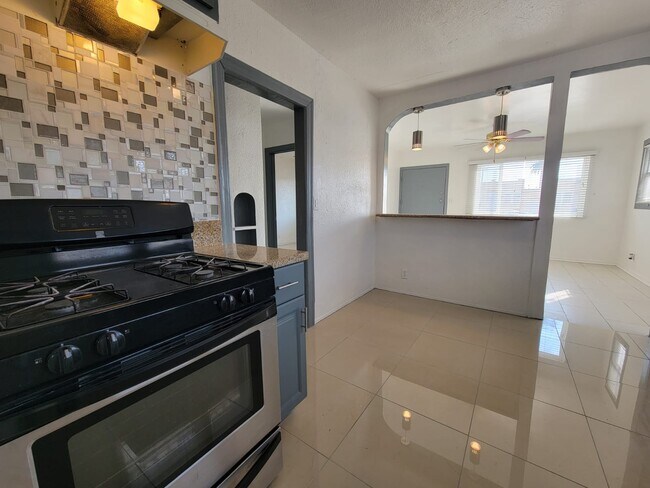 Building Photo - 1315 W 101st St