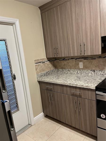 Building Photo - 44 SE 14th St