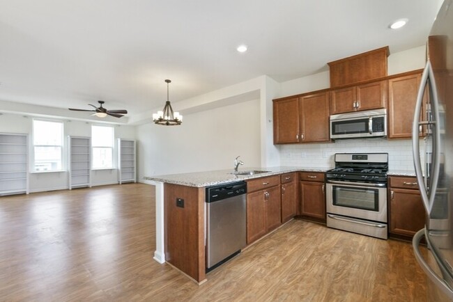 Building Photo - End Unit Townhome | Washer/ Dryer Included...