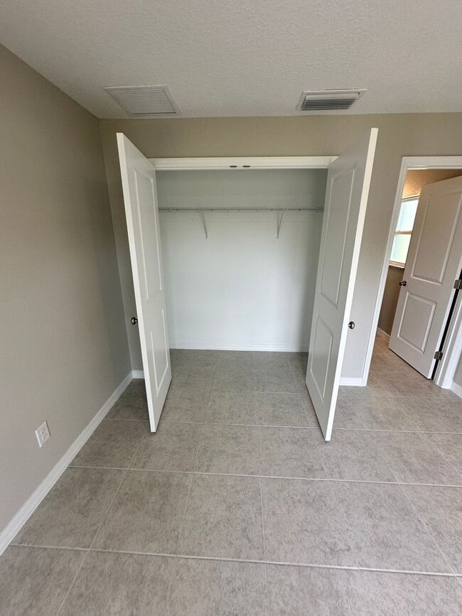 Building Photo - Beautiful New Energy Efficient 2/2 Duplex in St. Cloud