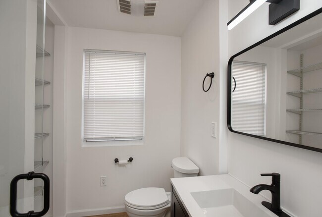 Building Photo - 38 Ravine Ave