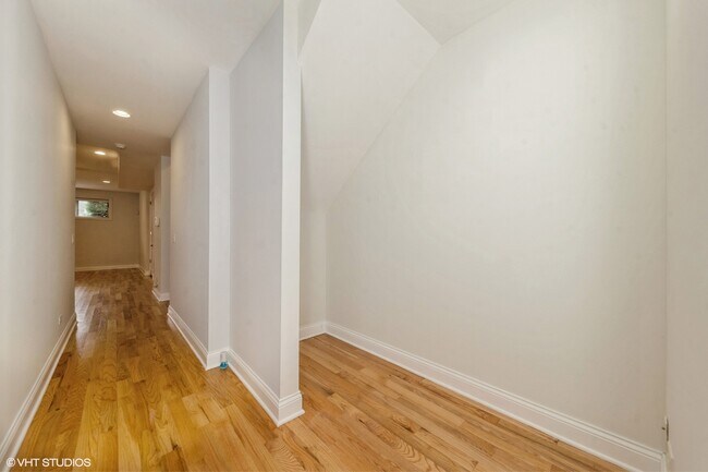 Building Photo - 4012 S Indiana Ave