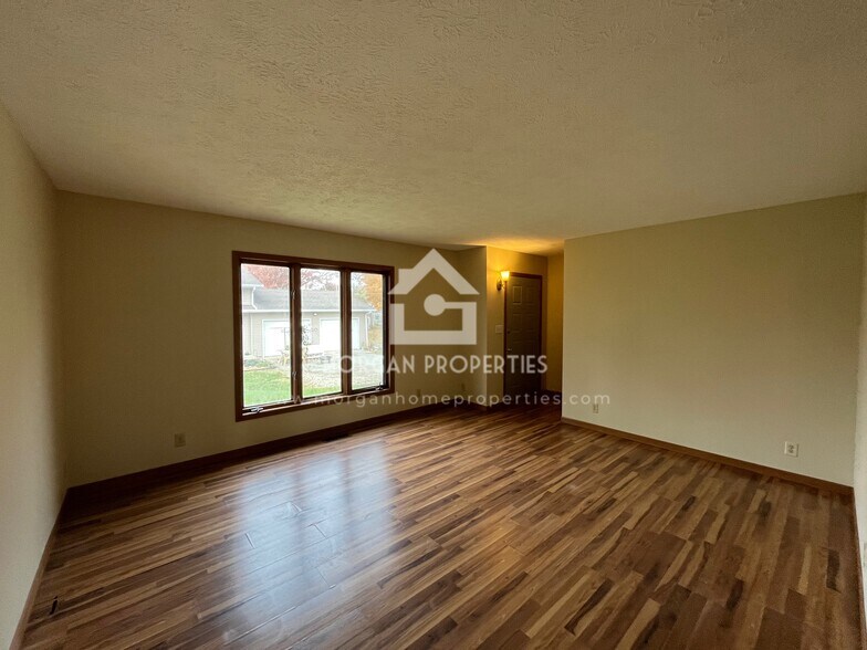 Building Photo - 320 Adams St