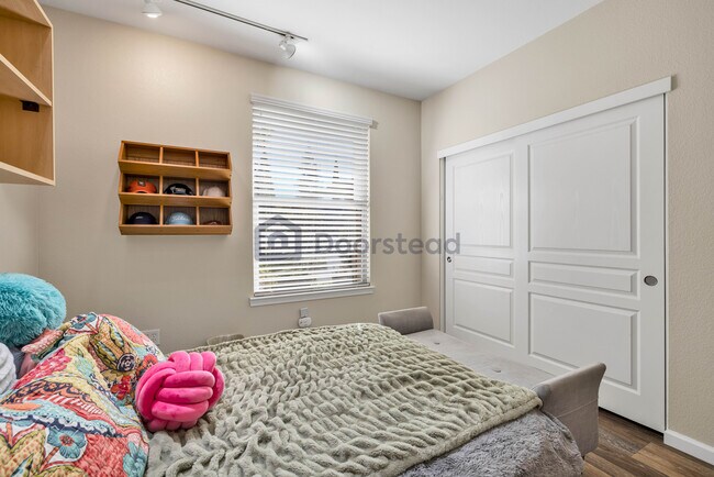 Building Photo - 400 Plover Ct