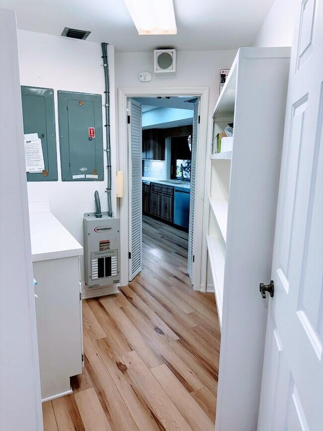 Building Photo - 465 SE Naranja Ave