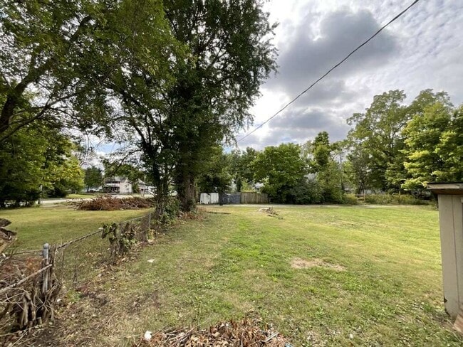 Building Photo - Charming 3-Bedroom Home