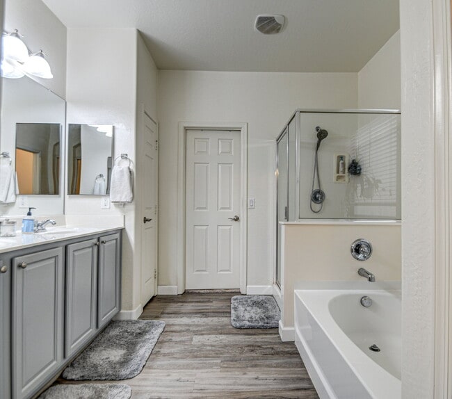 Building Photo - Del Rio Ranch Beauty