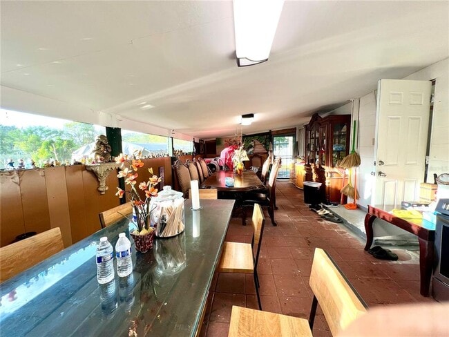 Building Photo - 5009 Deauville Dr